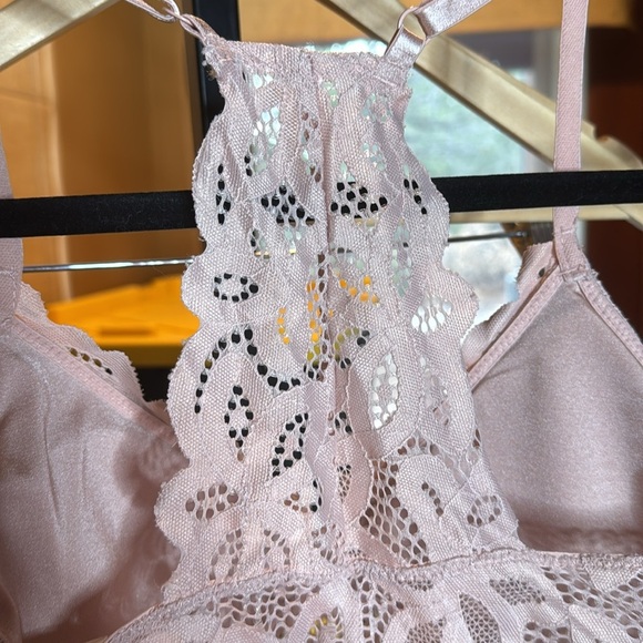 V Blush Rose Pink Lace Wireless Padded Bralette Size Small RN37080 - Picture 4 of 7